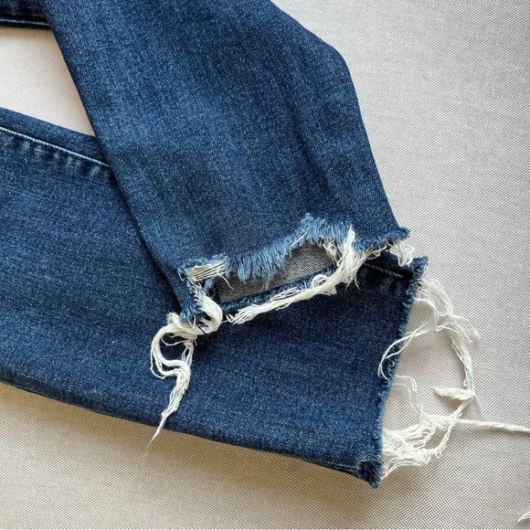 Good American Good Legs Skinny Jean w/ Raw Chewed Hem - Picture 10 of 10